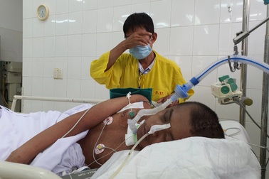 Xót xa cảnh người cha lâm bước đường cùng tính chuyện bán thận cứu con