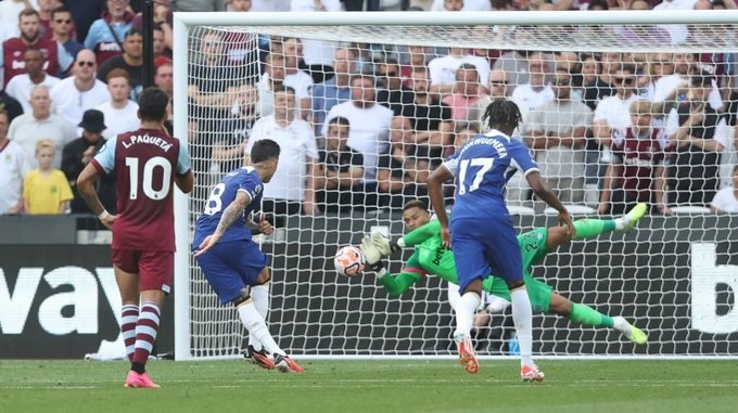 Enzo Fernandez đá hỏng 11m, Chelsea thua 10 người của West Ham | Báo Dân trí