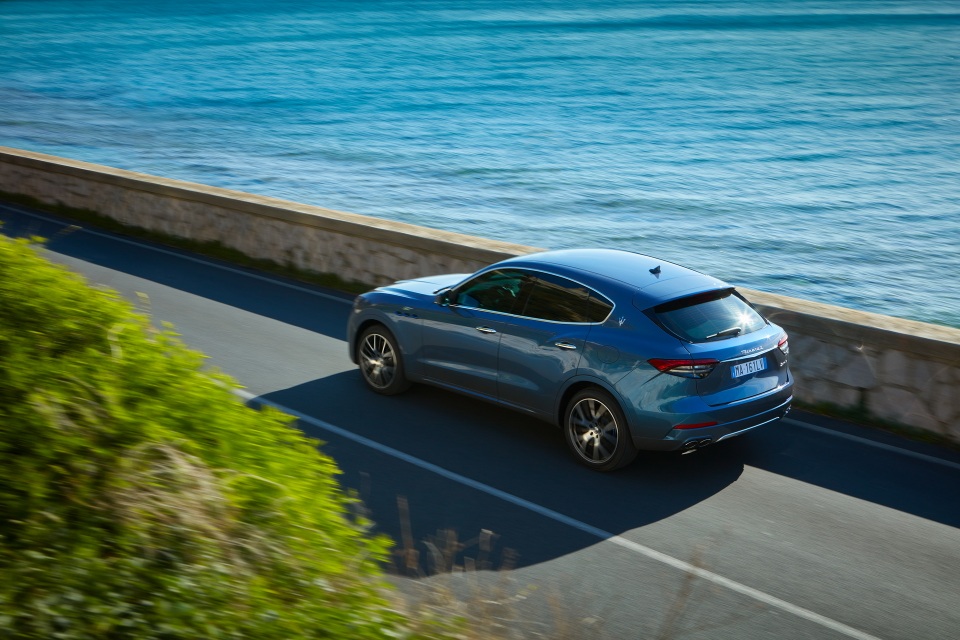 SUV động cơ hybrid đầu tiên của Maserati trình làng - 25 SUV động cơ hybrid đầu tiên của Maserati trình làng - 25