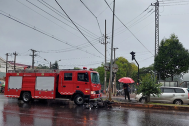 Thiếu nữ tử vong sau va chạm với xe cứu hỏa