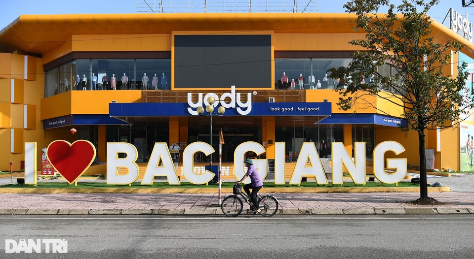 Bản tin Covid-19: Bắc Giang vượt mốc 1.000 ca, bệnh nhân 22 tuổi tử vong - 1