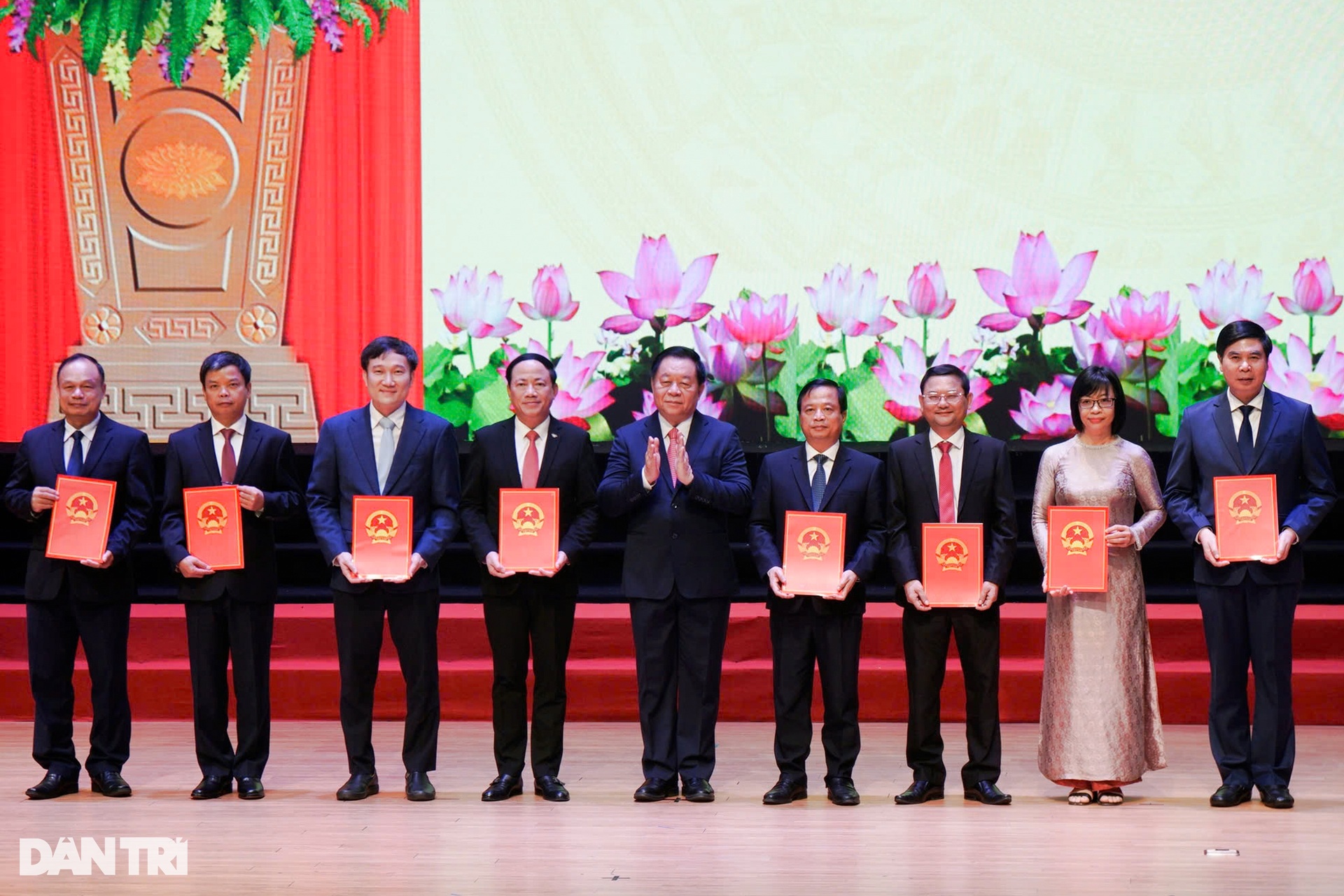 Lễ công bố Nghị quyết của Quốc hội về sáp nhập tỉnh, thành phố cả nước - 17 Lễ công bố Nghị quyết của Quốc hội về sáp nhập tỉnh, thành phố cả nước - 17