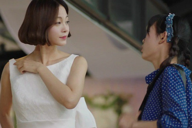 Chị chồng ghê gớm, thích can thiệp vào... chuyện "chăn gối" của em dâu