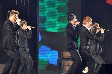 MTV Exit “đốt cháy” Sân vận động Mỹ Đình