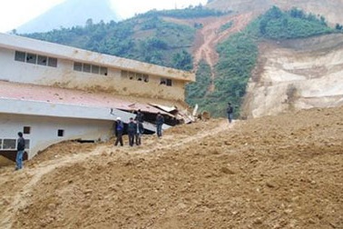 Lào Cai: Sạt lở đất vùi lấp Nhà máy thủy điện Sử Pán 2