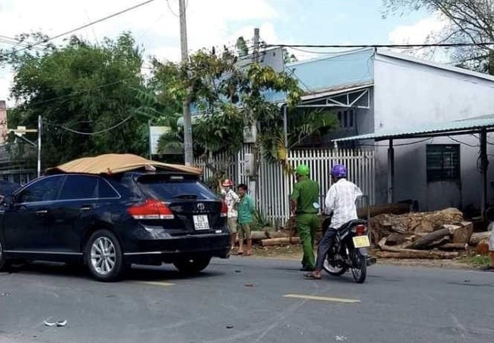 Xe máy tông trực diện ô tô, nạn nhân bay lên nóc xe tử vong - 1 Xe máy tông trực diện ô tô, nạn nhân bay lên nóc xe tử vong - 1