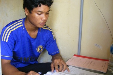 Cầm cố xe máy để có tiền đi thi đại học