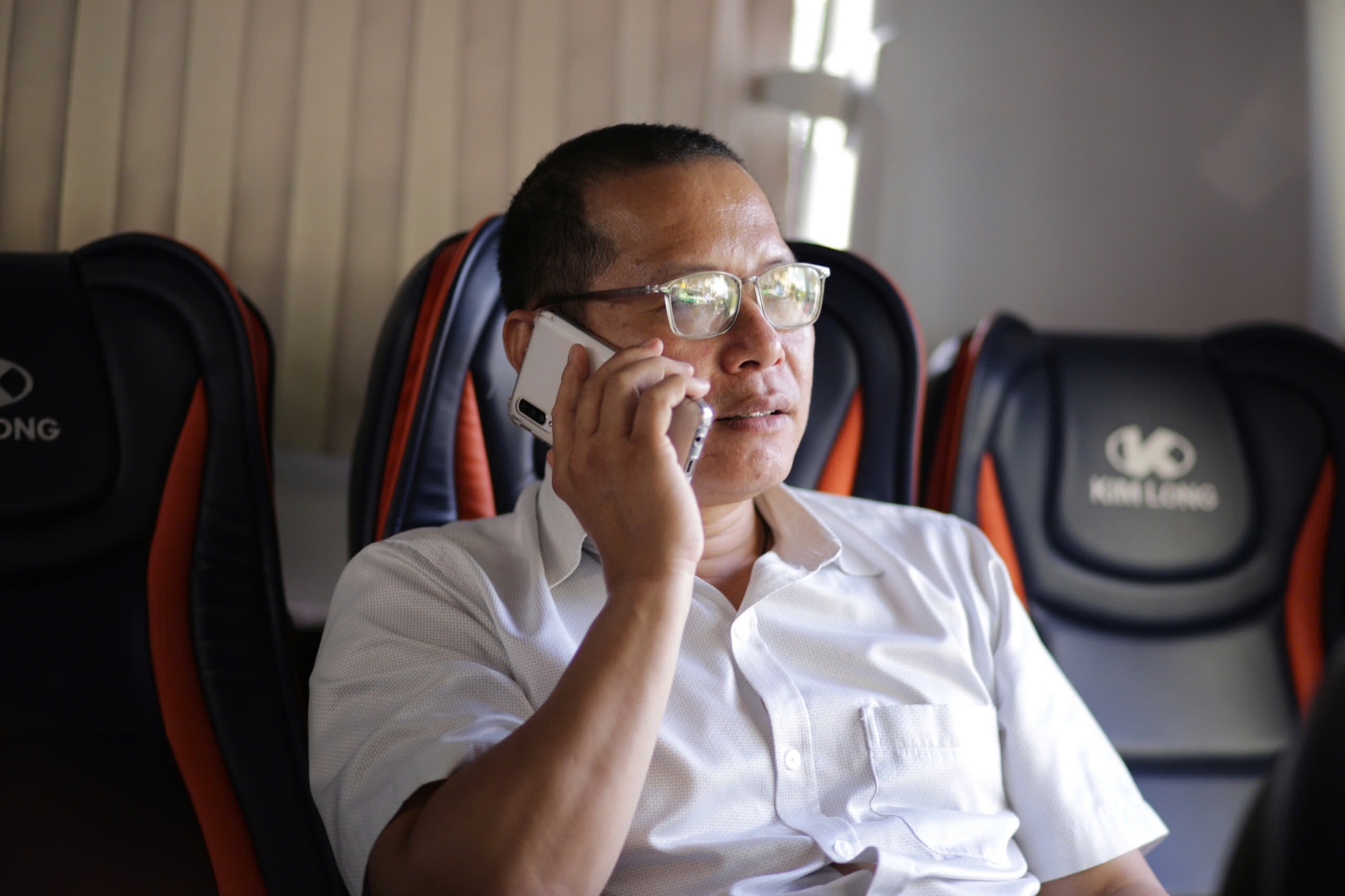 Chuyện những chuyến xe từ 4h, cán bộ công chức đi làm 100km mỗi ngày - 10 Chuyện những chuyến xe từ 4h, cán bộ công chức đi làm 100km mỗi ngày - 10