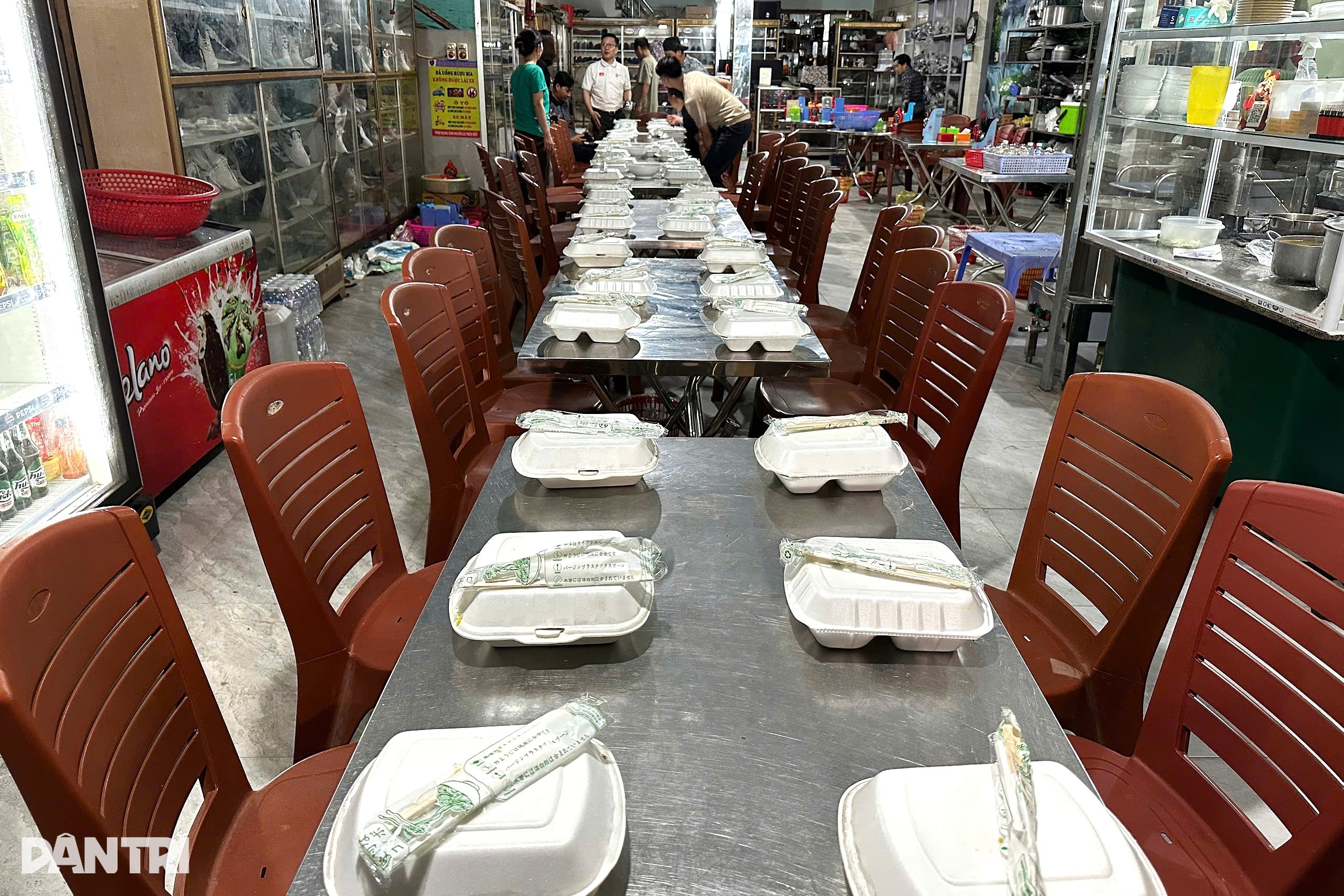 Nhà hàng nấu cơm miễn phí phục vụ bà con, tiếp sức đoàn thiện nguyện - 10 Nhà hàng nấu cơm miễn phí phục vụ bà con, tiếp sức đoàn thiện nguyện - 10