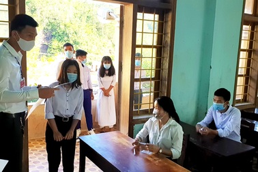 Chồng bệnh nhân Covid-19 thứ 981 đi coi thi tốt nghiệp THPT