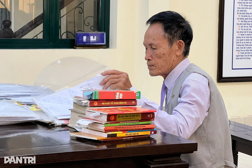 Phiên xử ông Hiệp khùng lại hoãn khiến nhiều bị hại ngao ngán - 1 Phiên xử ông Hiệp khùng lại hoãn khiến nhiều bị hại ngao ngán - 1