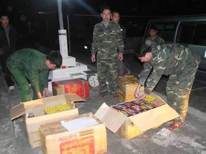 Đối tượng Lê Vạn Bên khai nhận với lực lượng chức năng, cùng số hàng bị bắt giữ