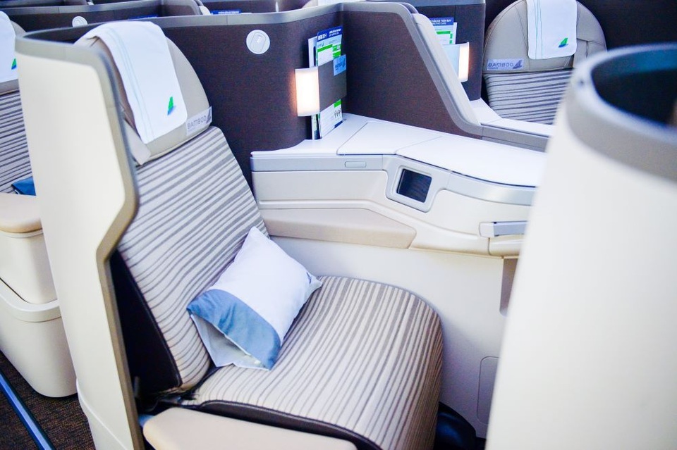 Cận cảnh Boeing 787-9 Dreamliner “Ha Long Bay”- máy bay thân rộng đầu tiên của một hãng hàng không tư nhân Việt Nam - 8 Cận cảnh Boeing 787-9 Dreamliner “Ha Long Bay”- máy bay thân rộng đầu tiên của một hãng hàng không tư nhân Việt Nam - 8