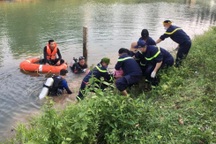 Đến chơi và bị trượt chân ở kênh thủy lợi, 2 nữ sinh bị nước cuốn trôi