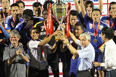 B.Bình Dương ăn mừng chức vô địch V-League 2015