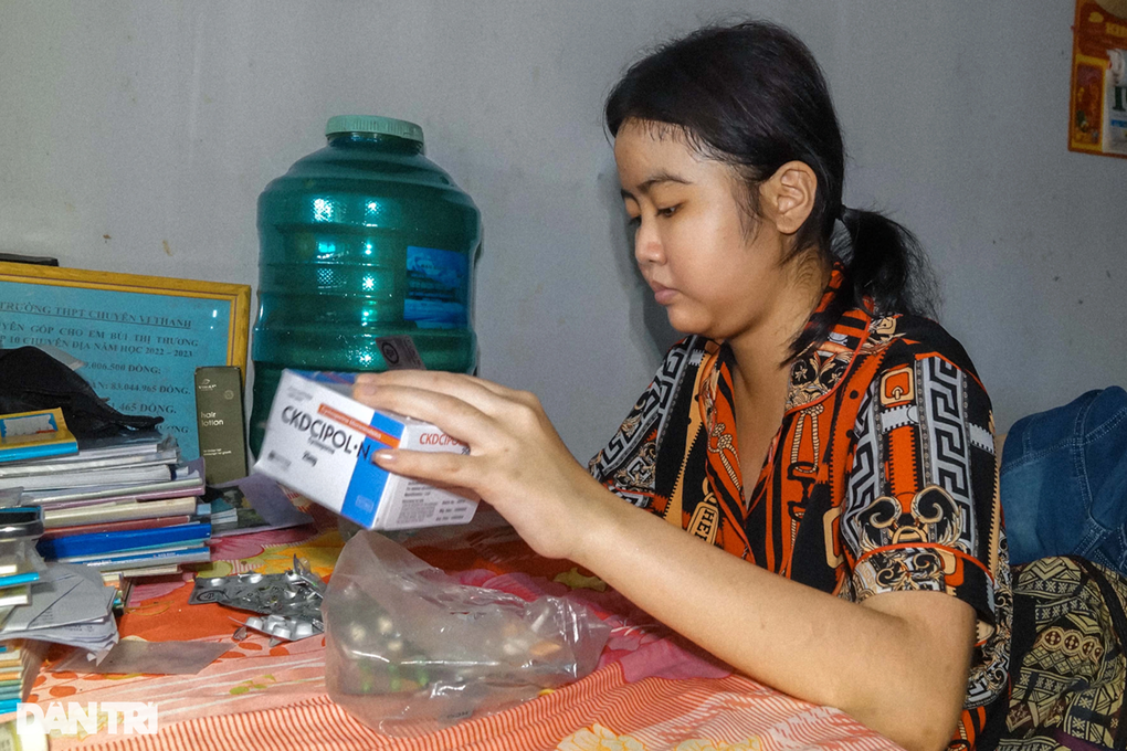Cha mẹ bỏ rơi, nữ sinh trường chuyên chống chọi căn bệnh quái ác - 3 Cha mẹ bỏ rơi, nữ sinh trường chuyên chống chọi căn bệnh quái ác - 3