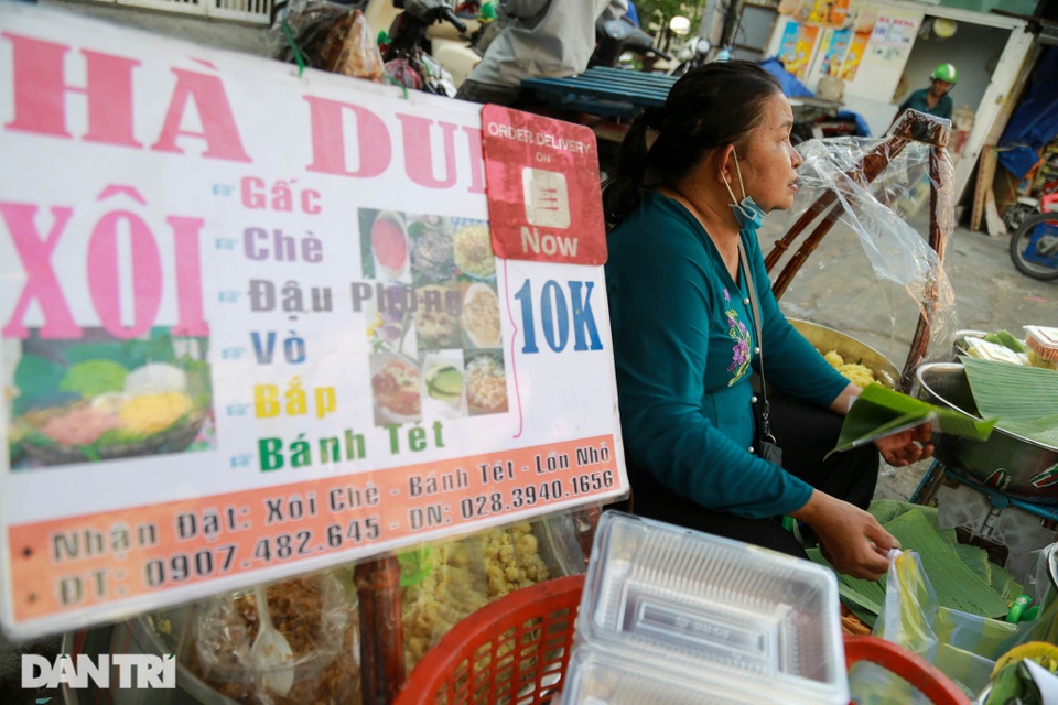 Gánh xôi sầu riêng nổi tiếng ở Sài Gòn buồn vì dịch Covid-19 - 4 Gánh xôi sầu riêng nổi tiếng ở Sài Gòn buồn vì dịch Covid-19 - 4