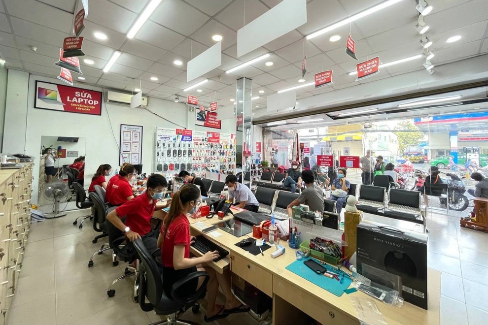 Cửa hàng di động, máy tính ở TPHCM vào việc ngay trong ngày đầu mở cửa - 2 Cửa hàng di động, máy tính ở TPHCM vào việc ngay trong ngày đầu mở cửa - 2