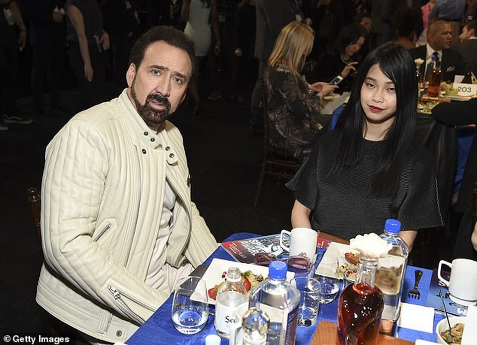Sao phim Ma tốc độ Nicolas Cage ra phố cùng bạn gái kém 30 tuổi - 8 Sao phim Ma tốc độ Nicolas Cage ra phố cùng bạn gái kém 30 tuổi - 8