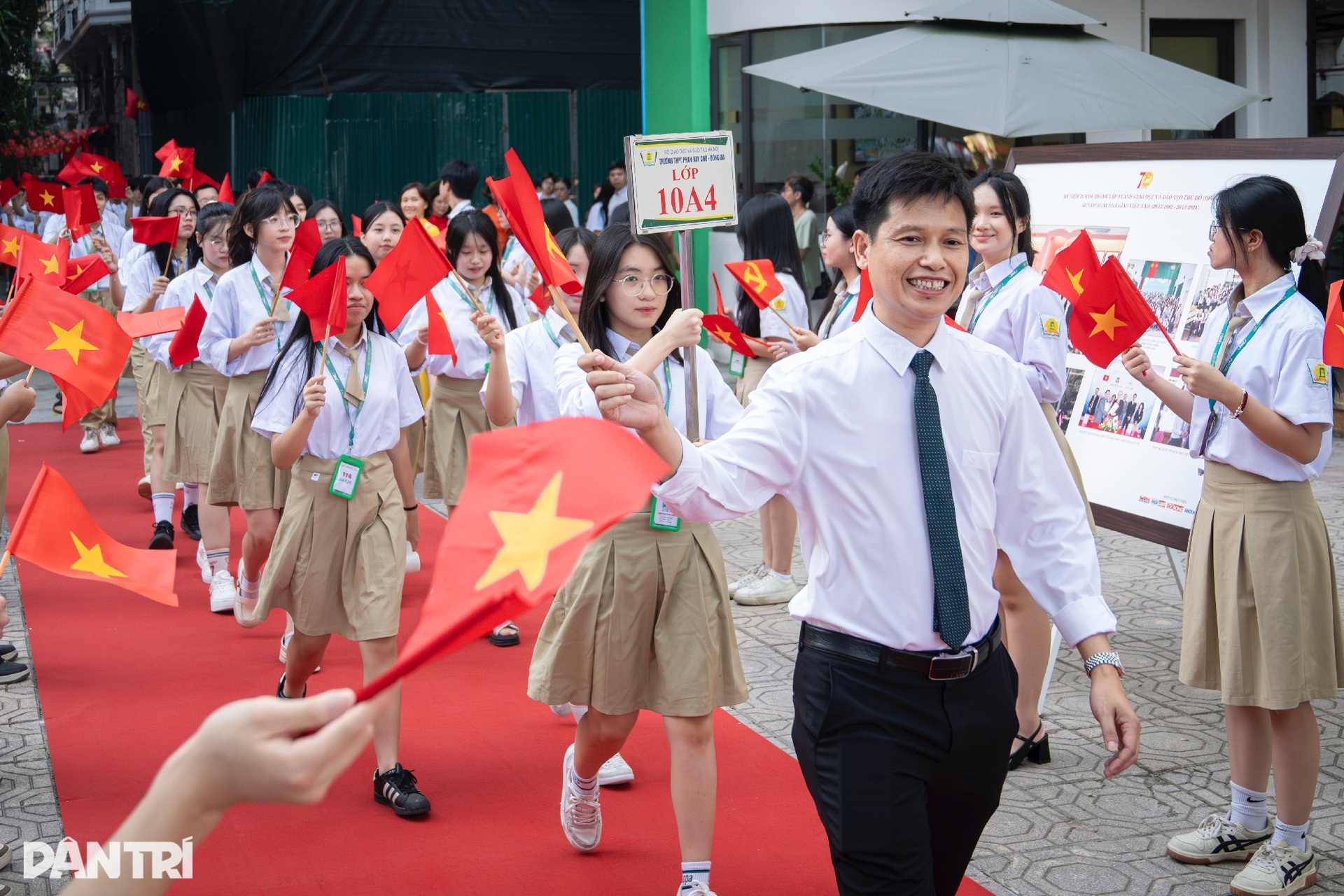 أجواء صاخبة ومبهجة في يوم الافتتاح على مستوى البلاد - 4 Không khí rộn ràng, hân hoan trong ngày khai giảng trên toàn quốc - 4