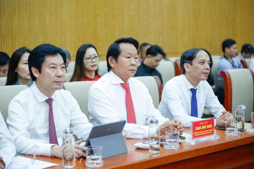 Tổng Bí thư: “Sắp xếp bộ máy nhân dân đồng tình, sao cán bộ lại tâm tư?” - 2 Tổng Bí thư: “Sắp xếp bộ máy nhân dân đồng tình, sao cán bộ lại tâm tư?” - 2