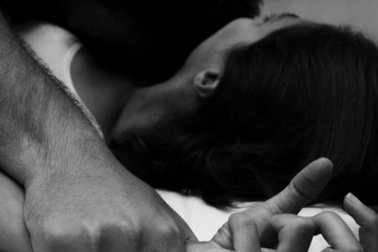 Ý: Bị hiếp dâm nhưng không la hét, tòa "bó tay" khi xử