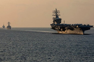 Houthi phóng tên lửa tấn công tàu sân bay Mỹ