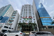 Người đàn ông 49 tuổi rơi lầu tử vong ở TPHCM