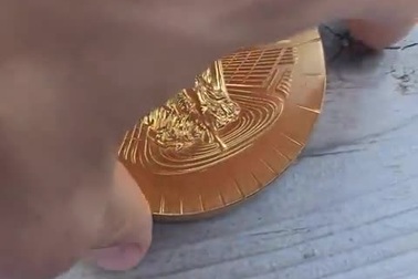 HCV Olympic Paris bị chê xấu như giấy bọc kẹo sô-cô-la