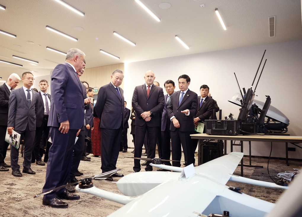 Secretário-geral To Lam visita a Samel-90 - 1 Defense Industry Company Tổng Bí thư Tô Lâm thăm Công ty công nghiệp quốc phòng Samel-90 - 1