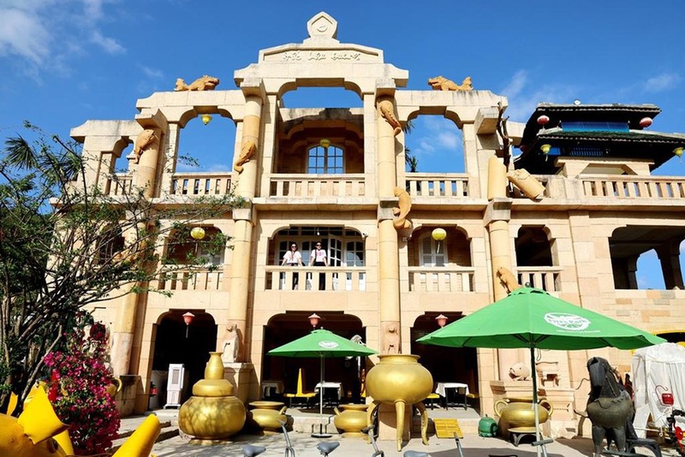 Ngỡ ngàng công viên lốp của phù thủy tái chế ở Nha Trang - 2 Ngỡ ngàng công viên lốp của phù thủy tái chế ở Nha Trang - 2
