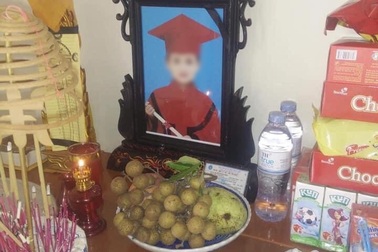 Vụ xe 7 chỗ "nát bét" sau va chạm với xe container: Hai cháu bé tử vong