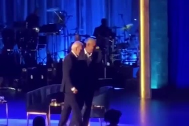 Nhà Trắng bác tin ông Biden bị "đứng hình" khi gặp cử tri