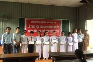 Grobest VN trao 100 suất học bổng cho học sinh nghèo tỉnh Tiền Giang