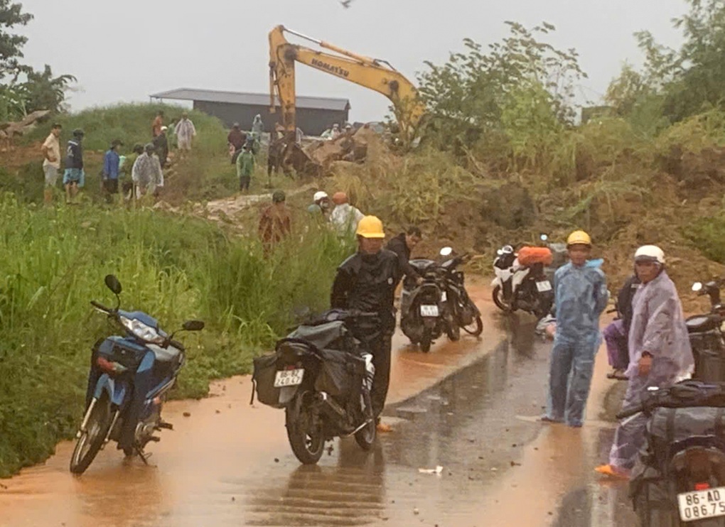 Quốc lộ 28B bị gián đoạn do sạt lở ở Lâm Đồng - 1 Quốc lộ 28B bị gián đoạn do sạt lở ở Lâm Đồng - 1