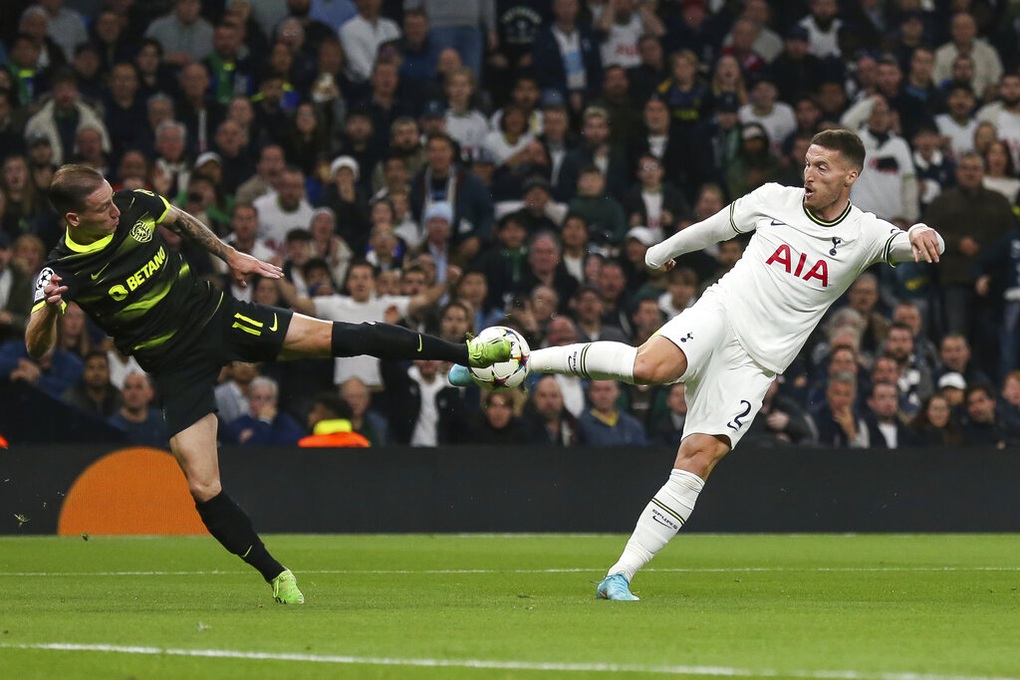 Tottenham rơi vé đi tiếp, HLV Conte nổi khùng với trọng tài - 4 Tottenham rơi vé đi tiếp, HLV Conte nổi khùng với trọng tài - 4
