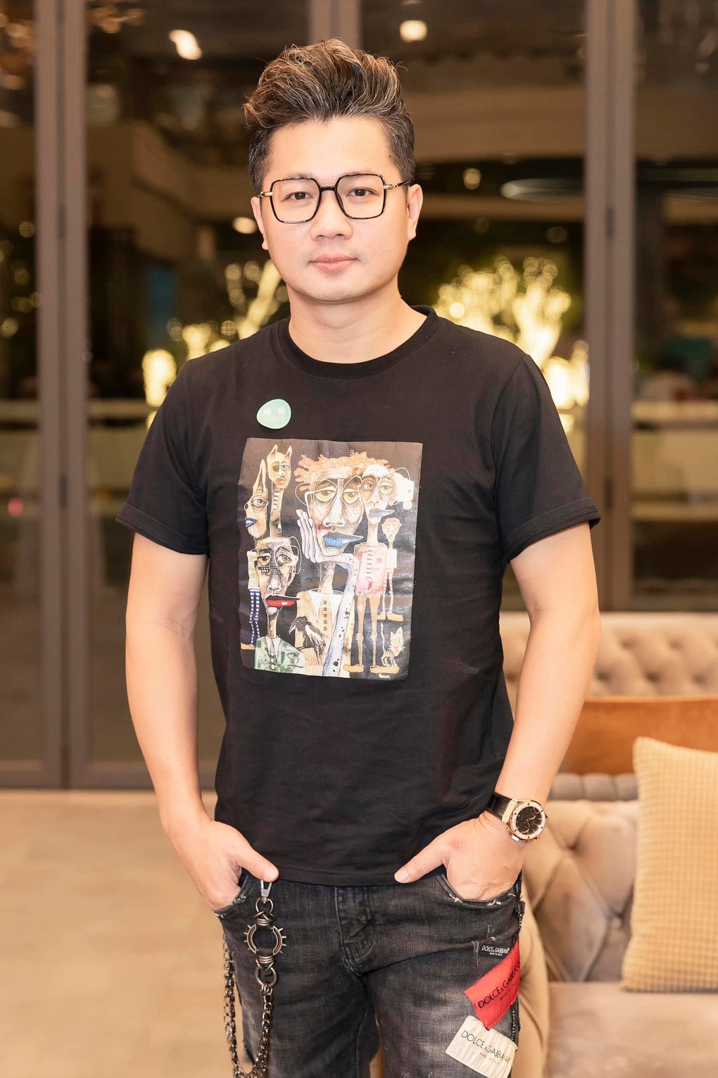 Ngôi sao ca nhạc miền Tây 4 lần bị tai nạn nát xe do bán mạng chạy show - 2 Ngôi sao ca nhạc miền Tây 4 lần bị tai nạn nát xe do bán mạng chạy show - 2