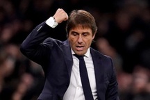 AS Roma của Mourinho hòa hú vía, Tottenham thắng trận ra mắt HLV Conte