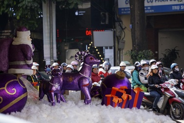 Hà Nội ấm nồng màu sắc mùa giáng sinh