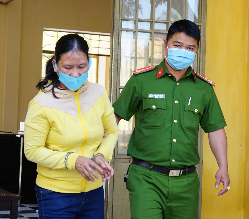 Gom gần 1 tỷ đồng của người chơi hụi đem trả nợ, tiêu xài - 1 Gom gần 1 tỷ đồng của người chơi hụi đem trả nợ, tiêu xài - 1