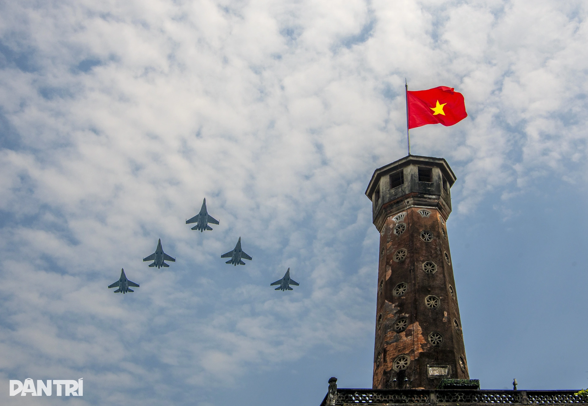 Cuộc thi ảnh Màu cờ tôi yêu nhận tác phẩm dự thi đến hết ngày 10/10 - 13 Cuộc thi ảnh Màu cờ tôi yêu nhận tác phẩm dự thi đến hết ngày 10/10 - 13