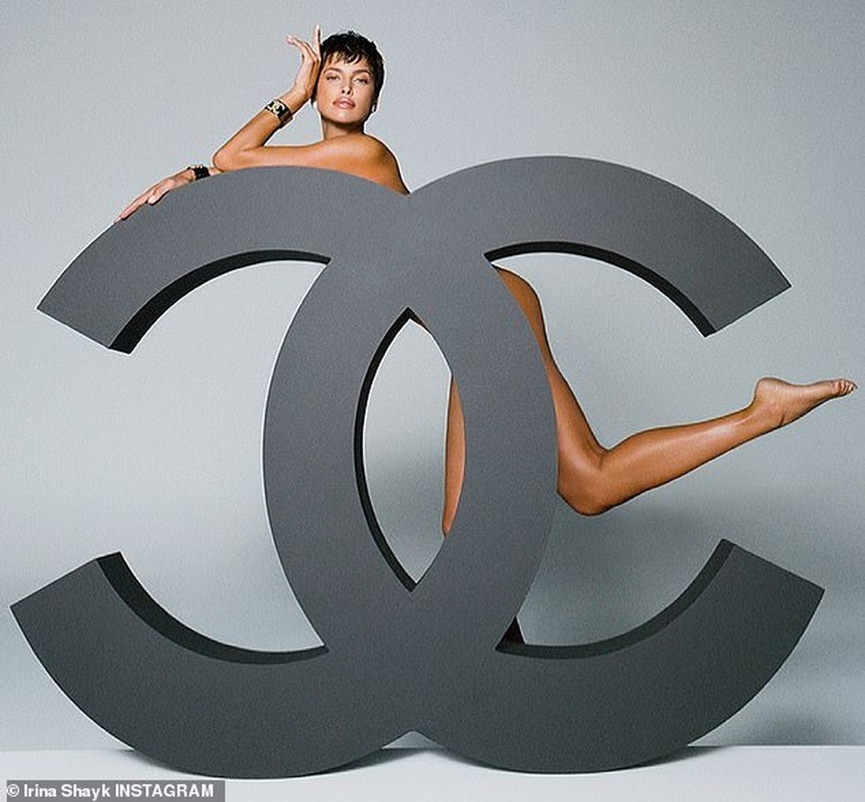 Tình cũ của Ronaldo hở bạo nhưng không phản cảm - 1