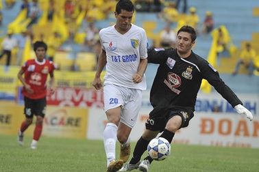 ĐT Long An thảm bại trên sân Hàng Đẫy