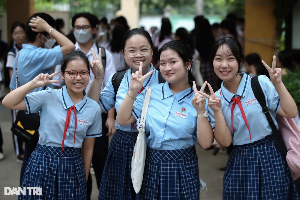Tỷ lệ chọi căng như dây đàn vào lớp 10 ở TPHCM trong 3 năm gần nhất - 1 Tỷ lệ chọi căng như dây đàn vào lớp 10 ở TPHCM trong 3 năm gần nhất - 1