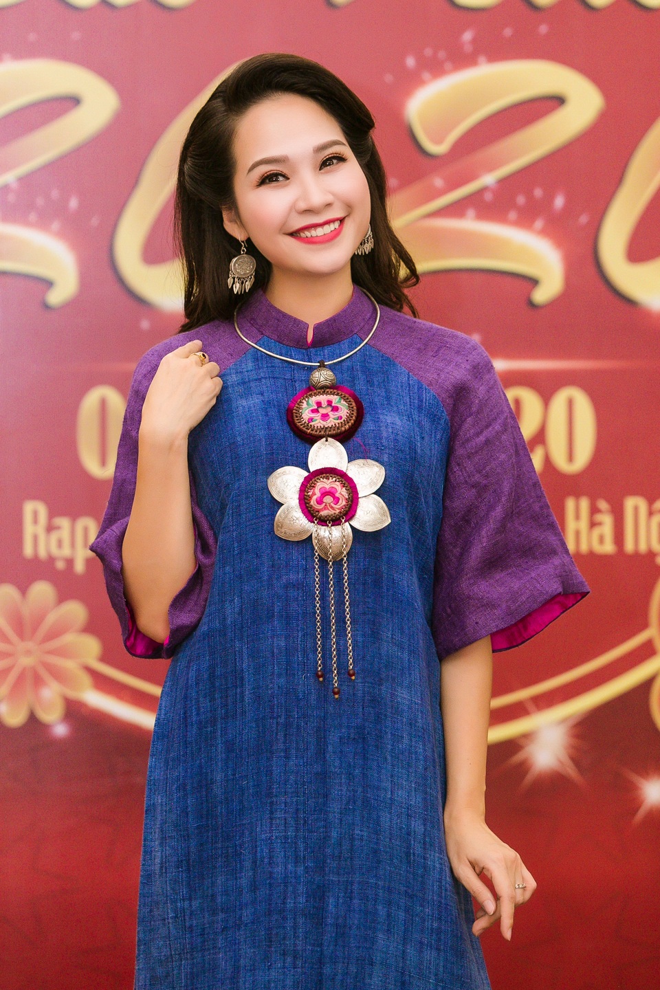 MC Mỹ Lan tươi tắn, rạng ngời dẫn chương trình cùng Tuấn Tú - 2 MC Mỹ Lan tươi tắn, rạng ngời dẫn chương trình cùng Tuấn Tú - 2