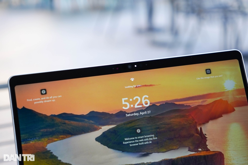 Cận cảnh máy tính AI đầu tiên của Microsoft, tích hợp phím Copilot - 7 Cận cảnh máy tính AI đầu tiên của Microsoft, tích hợp phím Copilot - 7