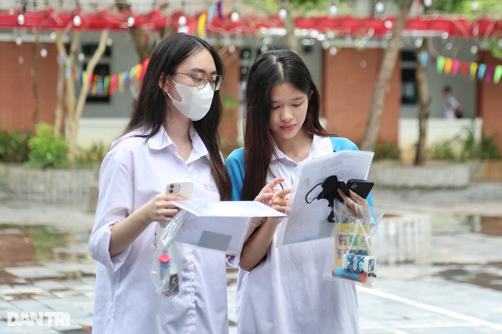 Cả triệu thí sinh làm thủ tục, bắt đầu kỳ thi tốt nghiệp THPT 2024 - 6 Cả triệu thí sinh làm thủ tục, bắt đầu kỳ thi tốt nghiệp THPT 2024 - 6