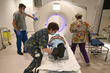 Người châu Á, da màu phải chờ lâu hơn để thăm khám ung thư ở Anh