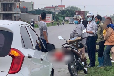 Chở nhau đi làm căn cước công dân, đôi vợ chồng đâm vào container chết thảm