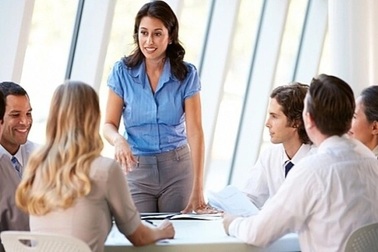 Trả lời sếp "Thanks chị ạ!", nhân viên bị chỉnh "ăn nói cho tử tế"